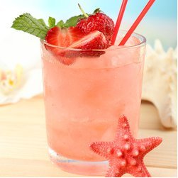 Banan doskonale komponuje się ze smakiem świeżych, zerwanych prosto z krzaka, owoców truskawkowych. 