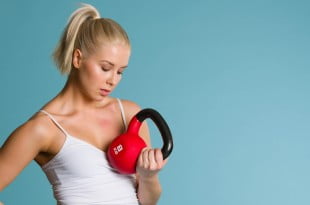 Kettlebell to doskonałe rozwiązanie, które zastąpi siłownię, pomoże schudnąć i wzmocni Twoją kondycję.