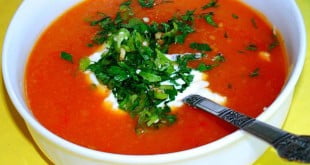 Zupa pomidorowa po grecku, to przepis, do którego wrócisz nie raz z przyjemnością!