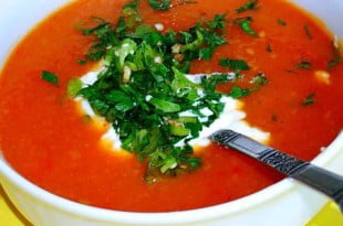 Zupa pomidorowa po grecku, to przepis, do którego wrócisz nie raz z przyjemnością!