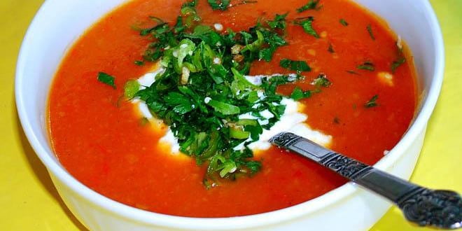 Zupa pomidorowa po grecku, to przepis, do którego wrócisz nie raz z przyjemnością!