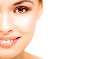 Często zapominamy o odpowiednim nawilżeniu skóry, to poważny błąd! Regularnie nakładana maseczka, pozwoli nam ją utrzymać w odpowiedniej formie.