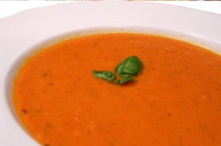 Skłądniki na Minestrone znajdziesz w każdym polskim sklepie. Zupa ma unikalny smak, który z całą pewnością Ci przypadnie do gustu.