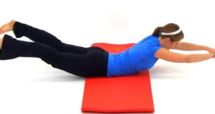 Ten zestaw zawiera proste ćwiczenia na płaski brzuch, które z łatwością każda pani może wykonać w domu.