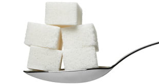 Choć wiele osób nie wyobraża sobie życia bez pocukrowanej herbaty - musimy nauczyć się go ograniczać.