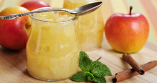 Lepiej skorzystać z przepisu i przygotować mus jabłkowy samej - wtedy na pewno wiesz, co się w nim znajduje.