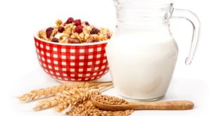 Mleko kokosowe czy migdałowe świetnie zastąpią mleko roślinne.