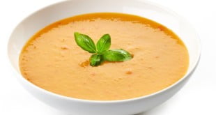 Zupa marchewkowa zawiera mnóstwo witaminy A.