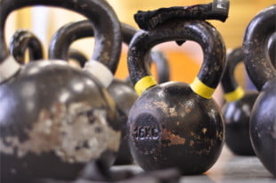 Swing jest podstawowy ćwiczeniem w treningu Kettlebell