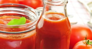 Pamiętaj, że przecier pomidorowy pozwoli Ci na zachowanie witamin, mikroelementów i innych, ważnych oraz zdrowych składników pomidorów.