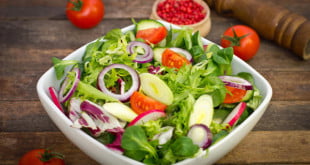 Rzodkiewka łagodzi ból głowy. Sprzyja również zachowywaniu ładnej cery