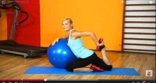 Dzięki tym ćwiczeniom na piłce zadbasz o swoją sylwetkę