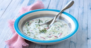 Dwa super przepisy na chłodniki: jagodowy z rzodkiewką ii ogórkowy z cukinii