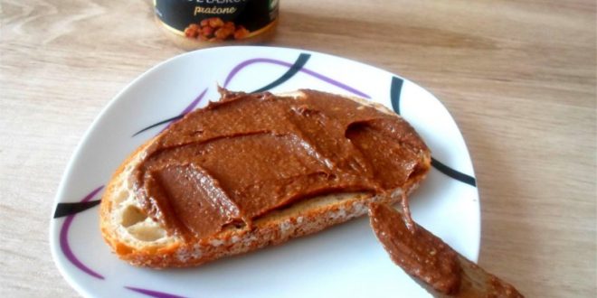 Wyśmienity przepis na domowy krem czekoladowy z nutellą - prosty i smaczny przepis.