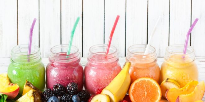 Orzeźwiające smoothie jest bardzo proste w przygotowaniu.