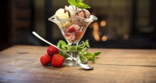 Przepis na lody z pełnym witamin musem brzoskwiniowym to rewelacyjne i smaczne uzupełnienie witamin.