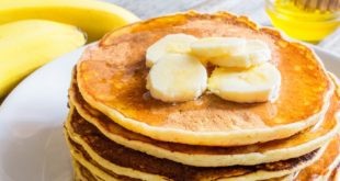 Placki babanowe to ewelacyjny pomysł na śniadanie bo są bogatym źródłem energii i witamin dla naszego organizmu.