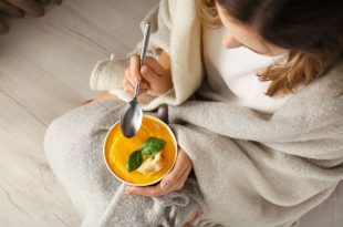 Jesienna dieta powinna być bogata w witaminę C.
