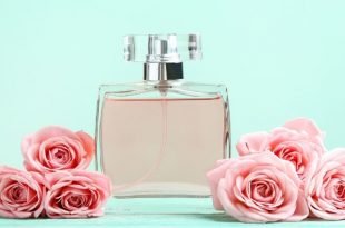 Perfumy w gustownych flakonach dodatkowo wzmacniają ekskluzywność prezentu. 