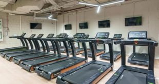 Bieżnie to podstawowy sprzęt cardio na każdej siłowni.