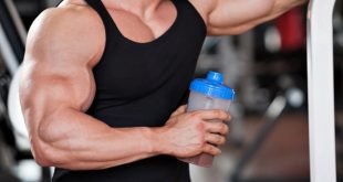 Suplement kreatyna jako uzupełnienie treningu siłowego.