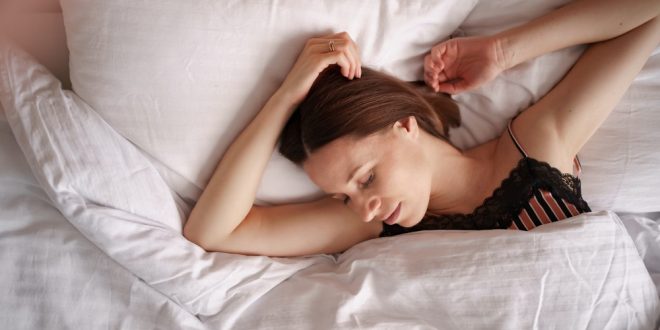 Wygodne łóżko i odpowiednia poduszka mogą znacznie przyczynić się do procesu odchudzania.