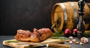 Wiejski stół weselny.